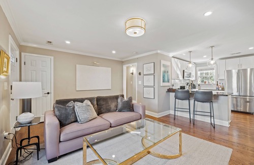 Biddleville House | Bright & Stylish Home near Uptown - 3BR 2B + Outdoor