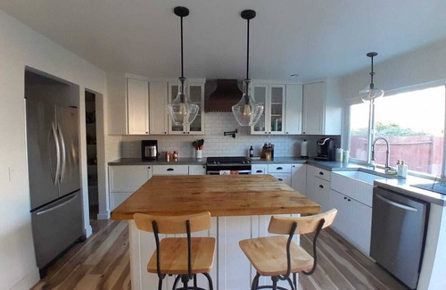 Petaluma House | Bright & Stylish Home Stay Minutes from Wineries