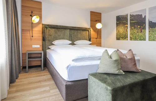 Innsbruck Apartment | Bright, stylishly furnished vacation apartment with a view of the mountains.
