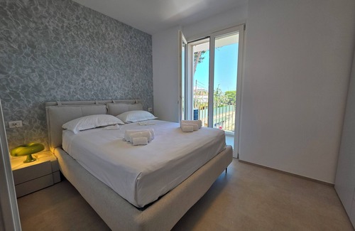 Municipio 5 Apartment | Bright suite with covered terrace and sea view, Santo Spirito area