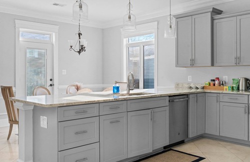Arlington Views House | Bright , sunny, and inviting 5 bedroom w/a spacious floor plan + Movie Theater
