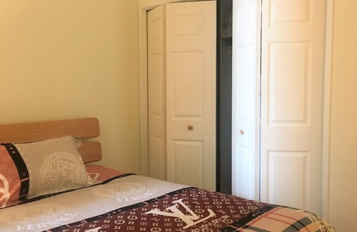 Mount Vernon Apartment | Bright & Sunny Condo Perfect for Professionals Free Wifi Work Space Paid Parking