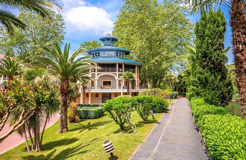 Cambo-les-Bains Apartment | Bright T2 in downtown Cambo-les-Bains, pets allowed