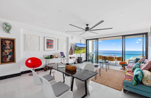 Tamarama Apartment | Bright Tamarama 2-Bed with Balcony Water View
