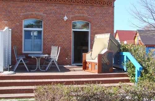 Ostseebad Prerow Apartment | bright terrace apartment with beach chair in the old captain's house, max. 3 pers.