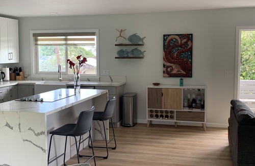 Lanikai House | Bright, upgraded house, A/C, near the ocean! CONTACT FOR RATES & AVAILABILITY!