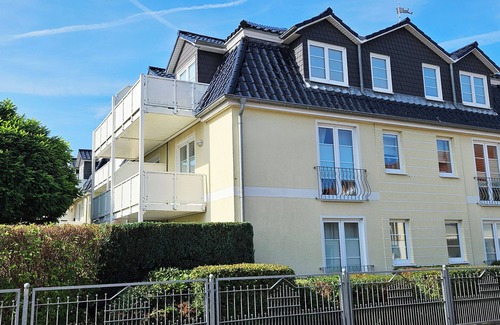 Kuehlungsborn Apartment | Bright vacation apartment in Kühlungsborn with balcony, beach chair and bicycles