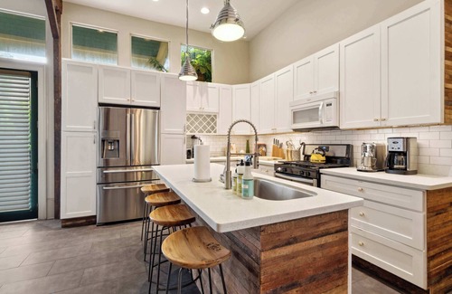 Faubourg Lafayette Villa | Bright Victorian House w Heated Pool 6br|4ba