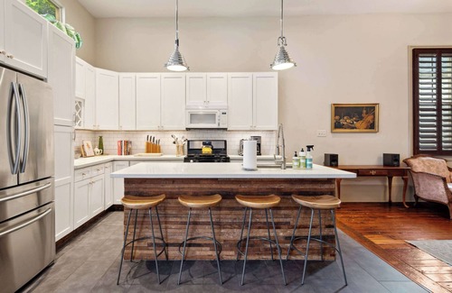 Faubourg Lafayette Villa | Bright Victorian House w Heated Pool 6br|4ba