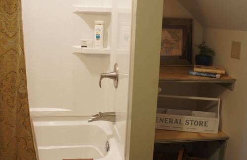 Union Apartment | Bright Village Studio apartment in Mid-Coast Maine