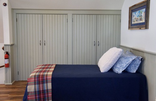 Union Apartment | Bright Village Studio apartment in Mid-Coast Maine