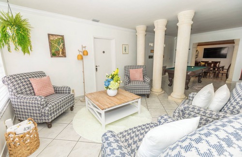 Coral Way House | Bright, warm, and cozy home in the heart of Miami. 4 bedrooms/4 bathrooms.