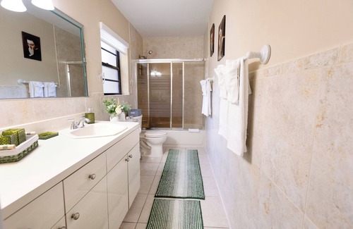 Coral Way House | Bright, warm, and cozy home in the heart of Miami. 4 bedrooms/4 bathrooms.