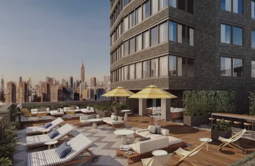 Greenpoint Condo | Bright waterfront apt with stunning NYC skyline views