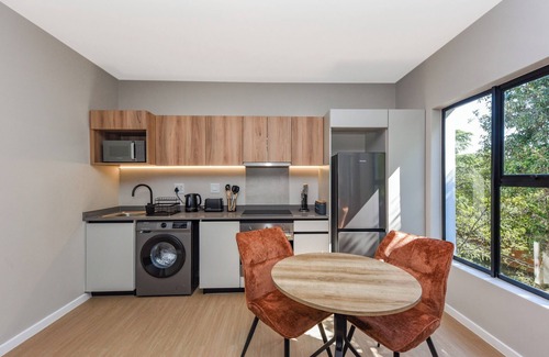 Greater Johannesburg Metropolitan Area Apartment | Brighten Your Stay | Akaru’s Vibrant Hideaway
