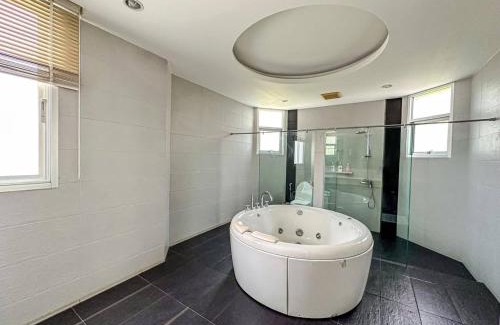 Central Pattaya Villa | BrightFly Pool Villa