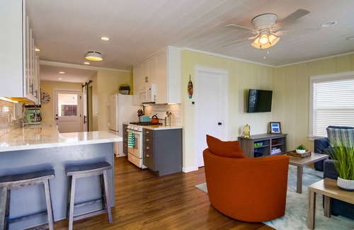 Ocean Beach Cottage | BRIGHTON BEACH COTTAGE - LITERALLY STEPS TO THE SAND