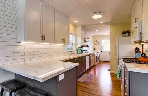 Ocean Beach Cottage | BRIGHTON BEACH COTTAGE - LITERALLY STEPS TO THE SAND