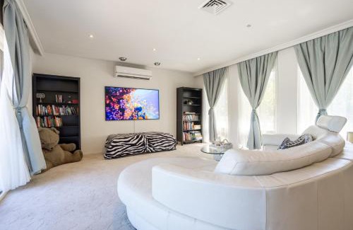 Brighton East House | Brighton Blissful - Family Poolside Villa Pool Spa Sauna