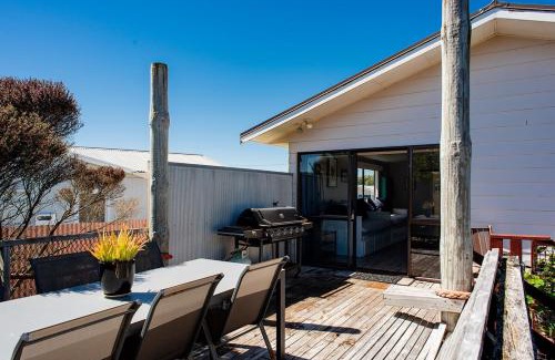 Waihi Beach House | Brighton family bach - sea views