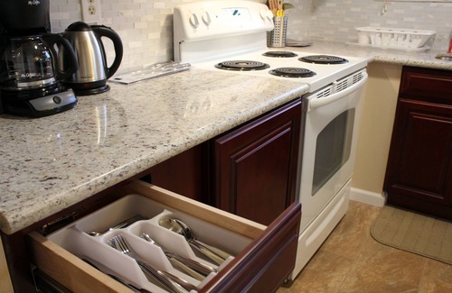 Brighton House | Brighton House - Walk to Metro