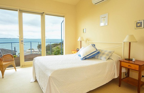 Somers House | Brighton - Short walk to the beach and views of Western Port Bay