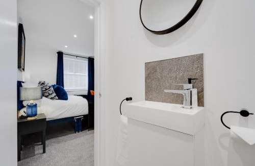 Wallasey Apartment | Brighton Street Apartment - 2 Bedroom Free Wi-Fi and Parking