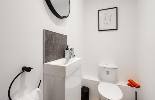 Wallasey Apartment | Brighton Street Apartment - 2 Bedroom Free Wi-Fi and Parking