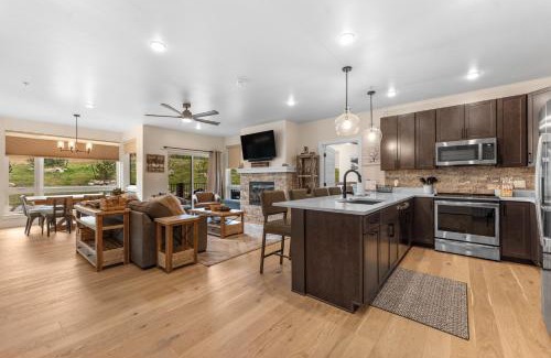 Lakeside Village Apartment | Brightwood 101 by Summit County Mountain Retreats