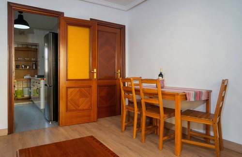 Pio XII Apartment | Brigth Apartment 'Macarena' with Balcony, Wi-Fi and Air Conditioning