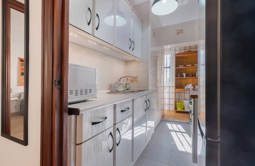 Pio XII Apartment | Brigth Apartment 'Macarena' with Balcony, Wi-Fi and Air Conditioning