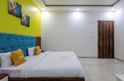 Vrindavan Hotel | Brij Royal Heritage Vrindavan Luxury AC hotel Near ISKCON Temple Vrindavan