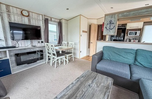 Hopton on Sea House | Brilliant 6 berth caravan for hire at Haven Hopton in Norfolk ref 80039G