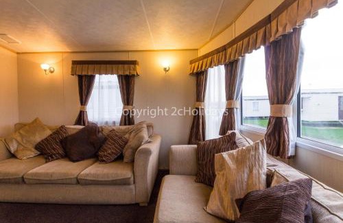 Great Yarmouth Other | Brilliant 6 Berth Caravan For Hire With Decking By The Norfolk Coast Ref 50064G