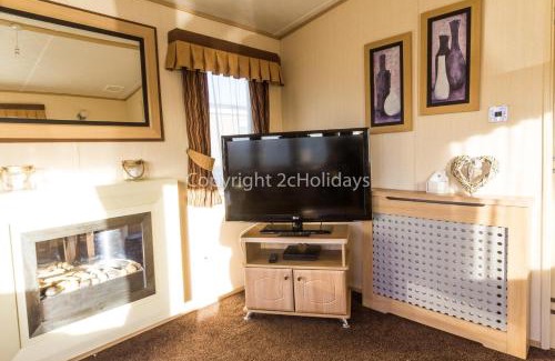 Great Yarmouth Other | Brilliant 6 Berth Caravan For Hire With Decking By The Norfolk Coast Ref 50064G