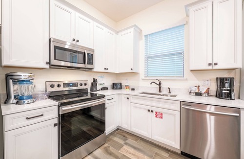 West Kissimmee Cottage | Brilliant Cottage with Private Pool near Disney with Margaritaville Island H2O.