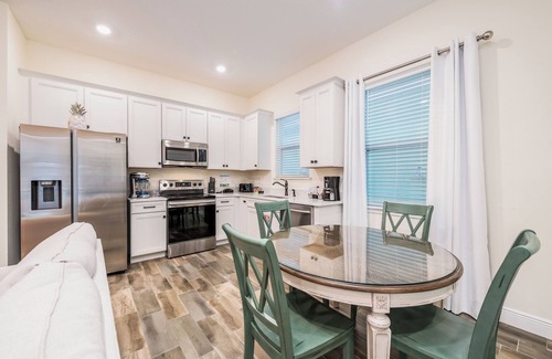 West Kissimmee Cottage | Brilliant Cottage with Private Pool near Disney with Margaritaville Island H2O.