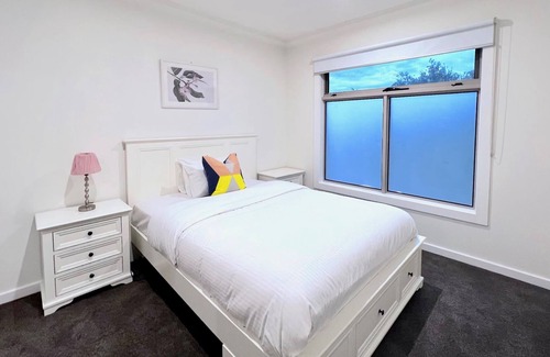 Doncaster House | Brilliant Doncaster House Free Parking Smart TV