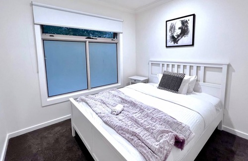 Doncaster House | Brilliant Doncaster House Free Parking Smart TV
