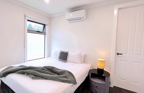 Doncaster House | Brilliant Doncaster House Free Parking Smart TV