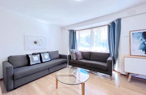 Mount Waverley House | Brilliant Modern Flat @Mount Waverley *Smart TV