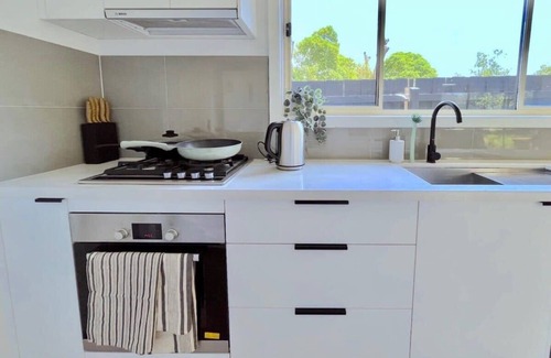Forest Hill House | Brilliant Modern Villa 65' Samsung Smart TV