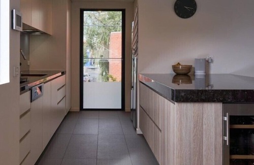 South Melbourne Apartment | Brilliant Townhouse in Sensational Sth Melb. Law