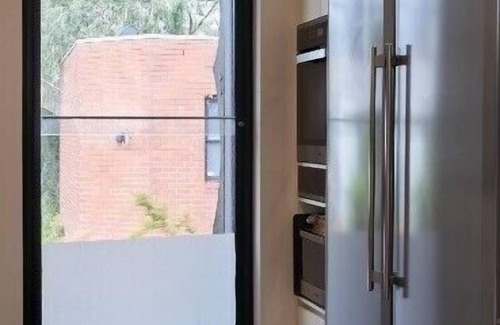 South Melbourne Apartment | Brilliant Townhouse in Sensational Sth Melb. Law