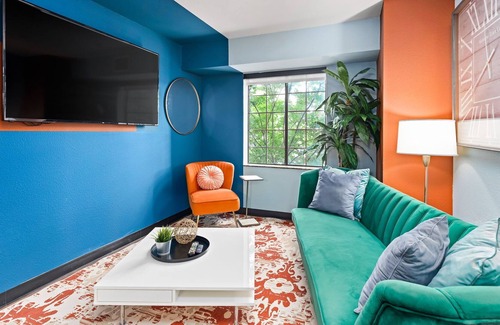 Wetmore Apartment | Brilliantly Beaming Two Bedroom Abode in La Cantera