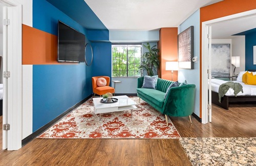 Wetmore Apartment | Brilliantly Beaming Two Bedroom Abode in La Cantera