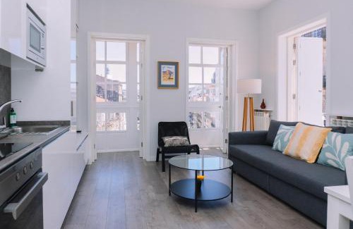 Casco Vello Apartment | Brillo desde la ventana en Vigo by CABANA Rentals