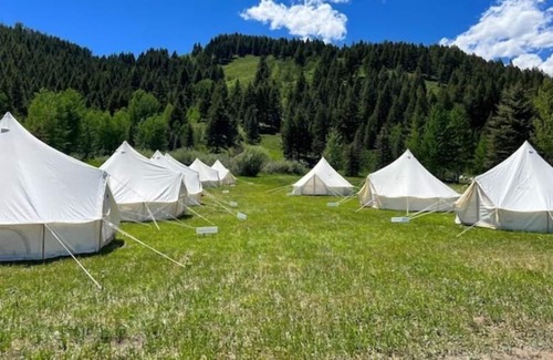 Brimfield RV Rental | Brimfield Massachusetts Meadows Glamping at show 4