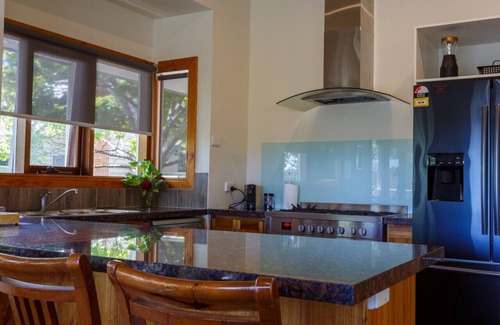 Daylesford House | Brindabella Lake View Family Home King Beds Ensuites