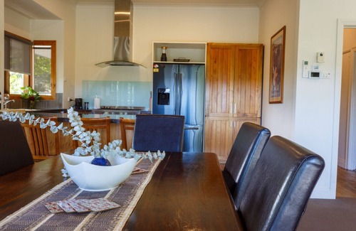 Daylesford House | Brindabella Lake View Family Home King Beds Ensuites